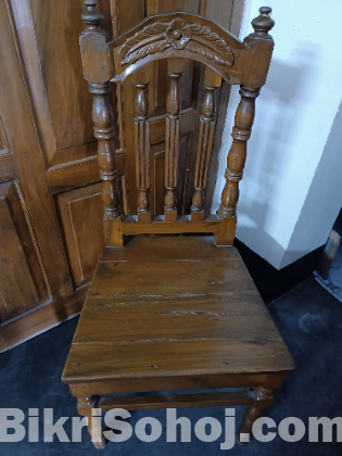 4 Chairs & 1 Table